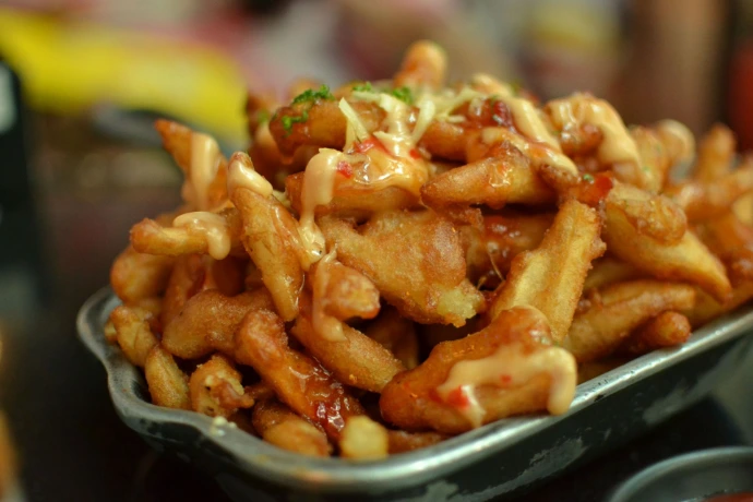 Golden french fries topped with gravy and cheese curds
