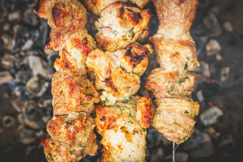 unsplash_7b8eGUOBbGE_chicken skewers.webp
